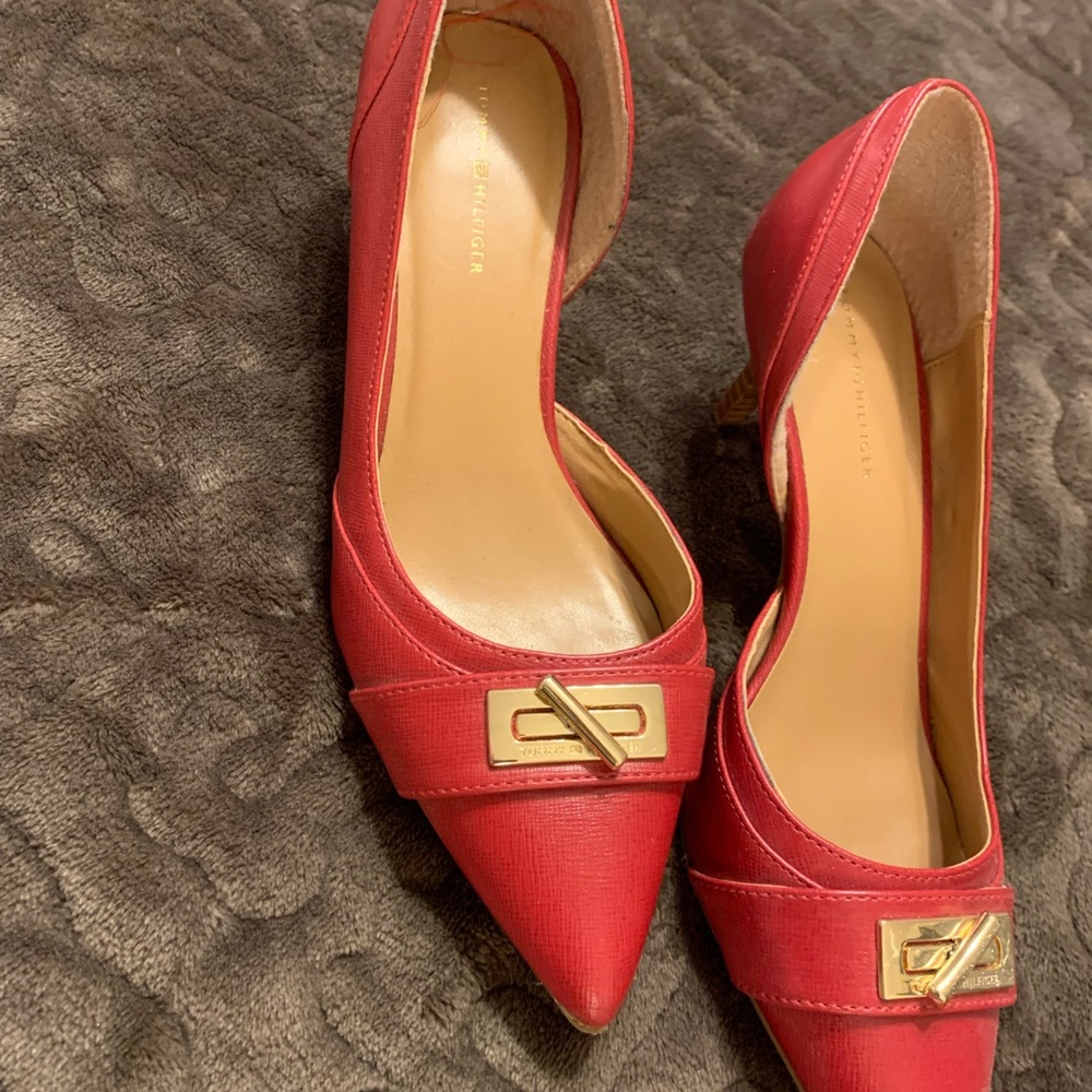 Red pumps